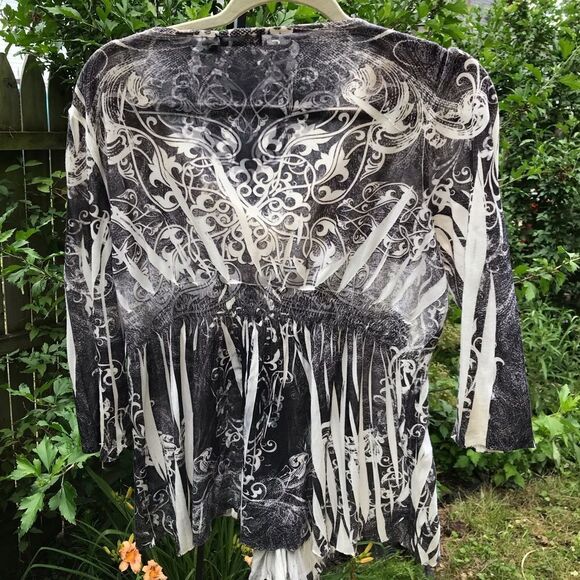 Black and White Handkerchief like Tunic - Picture 3 of 11